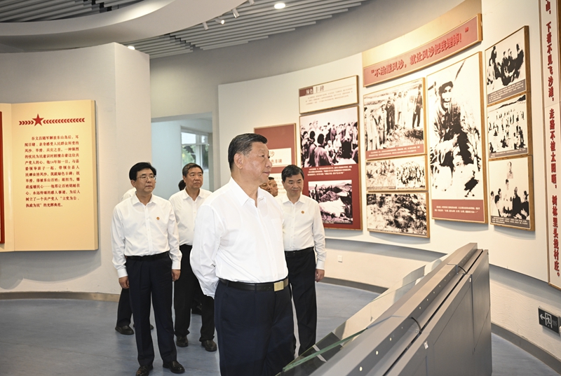 10月15日至16日，中共中央总书记、国度主席、中央军委主席习近平在福建调查。这是15日下午，习近平在广安市东山县谷文昌留想馆调查。